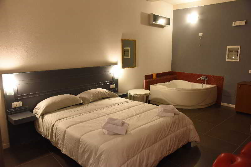 Up Room&Suite Λέτσε Εξωτερικό φωτογραφία