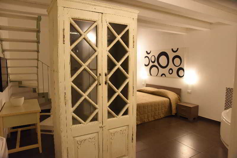 Up Room&Suite Λέτσε Εξωτερικό φωτογραφία
