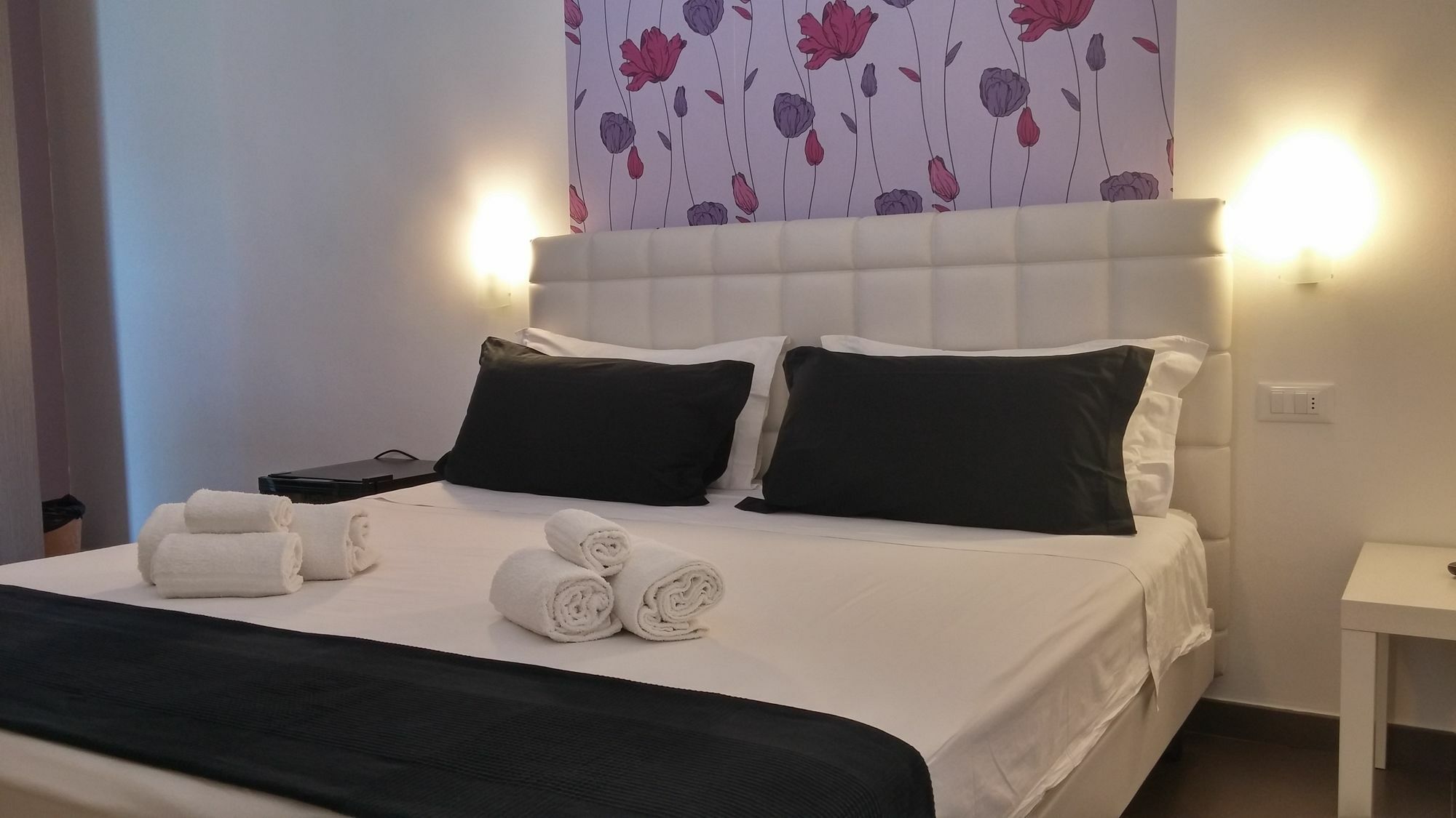 Up Room&Suite Λέτσε Εξωτερικό φωτογραφία